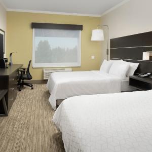Standard Room with Two Queen Beds - Communications Accessible Tub