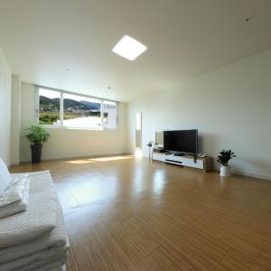 Korean-Style Family Room