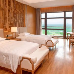 Executive Twin Room with Mountain View