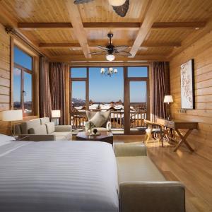 Swiss Advantage King Room with Mountain View