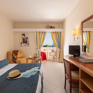 Double or Twin Room with Sea View
