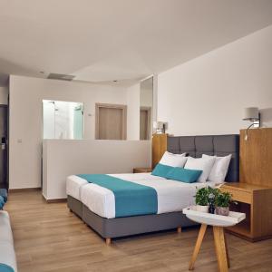 Junior Suite with Shared Pool 