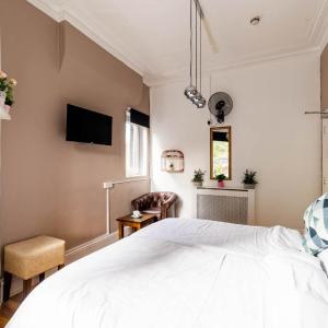 Double or Twin Room with Shared Bathroom