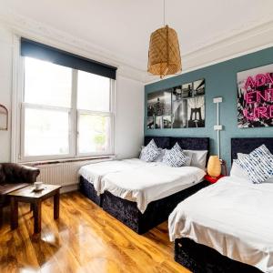 Basic Triple Room with Shared Bathroom