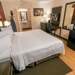  Deluxe King Room Disability Access Smoke Free