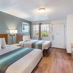  Studio Room with Two Queen Beds Non-Smoking