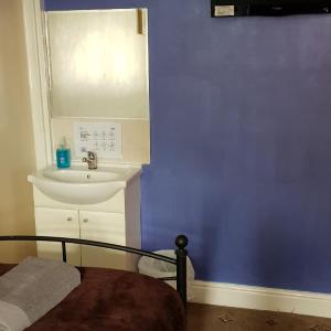 Triple Room with Shared Bathroom