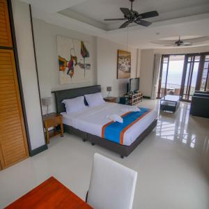 Studio with Private Rooftop Terrace and Ocean View