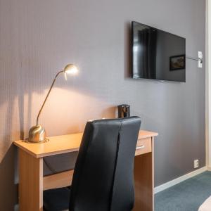 Standard Queen Room with Sofa Bed - Disabled Adapted Room