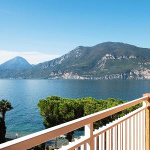 Double or Twin Room with Partial Lake View