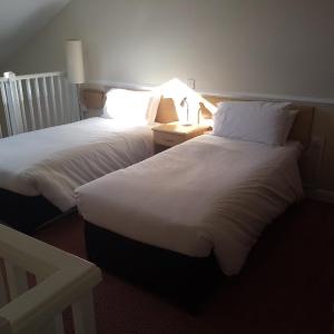 Standard Twin Room with Shared Bathroom