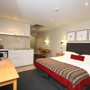 Executive Studio with Hot Tub