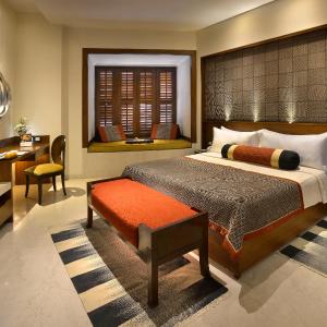  Edwardian Suite with Club Lounge Access (Complimentary One-way Airport Transfer,20% off on session of Spa,15% off on Food & Beverage services ,15% Off on Laundry service and Complimentary Access to Club)