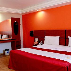 Standard Queen Room