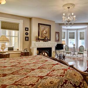 Oglethrope King Room