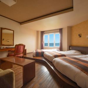 Superior Room with Lake View - Non-Smoking