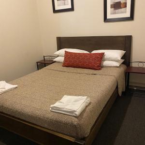 Queen Room with Balcony with with Shared Bathroom
