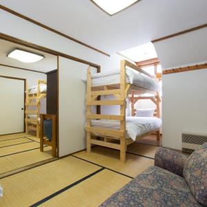 8-bed Mixed Dormitory Room with Tatami Floor – Ramat Lodge