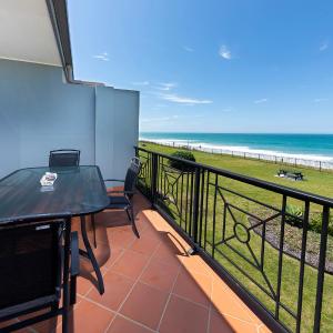 Three Bed Ocean View Contemporary Apartment
