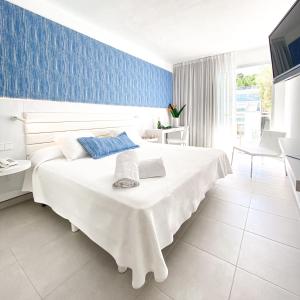 Premium Room with Pool View 
