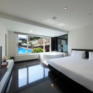 Double Room with Pool View