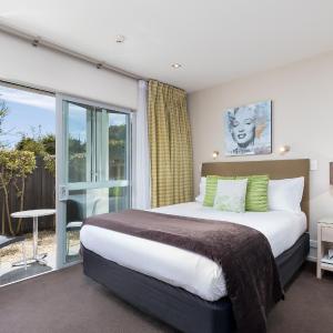 Standard Queen Studio – Disabled Access