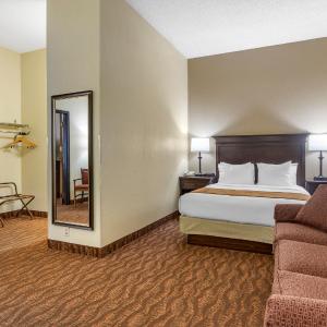 Queen Suite with Two Queen Beds - Non-Smoking