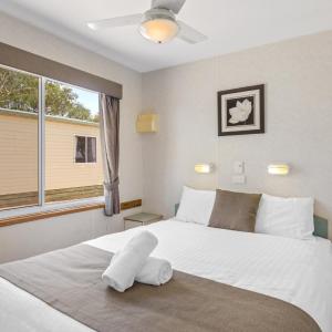 Standard 2 Bedroom Cabin - Sleeps 4