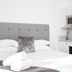 Deluxe Double or Twin Studio
