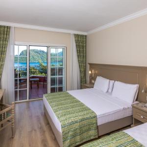 Hotel Standard Double or Twin Room with Sea View 