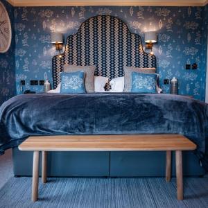 Farmhouse - Blue - Room 60