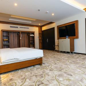 Royal Suite with Garden View