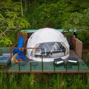 Family Deluxe Tent, Hot Tub