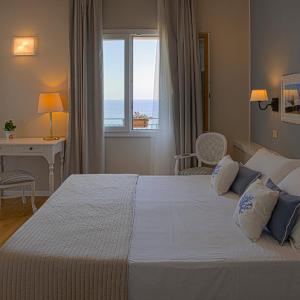 Triple Room with Balcony and Sea View