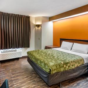 Queen Room - Accessible/Nonsmoking