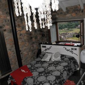 One-Bedroom House with Mountain View