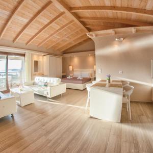Queen Suite with Sea View