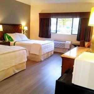 Deluxe Queen Room with Two Queen Beds - Non-Smoking