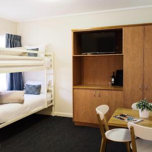 Triple Bunk room