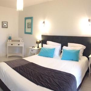 Double or Twin Room with Private Bathroom