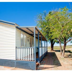 Superior 2 Bedroom Waterfront Cabin - Sleeps 3