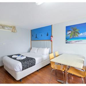 Economy Studio Cabin - S4 (No Bathroom) - Pet Friendly