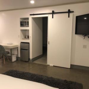 King Room with Roll-In Shower - Disability Access