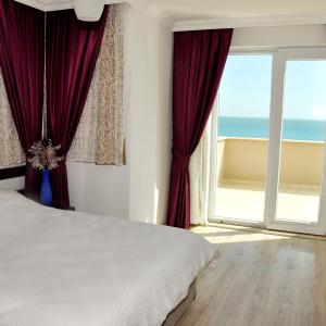 Deluxe Family Suite with Sea View