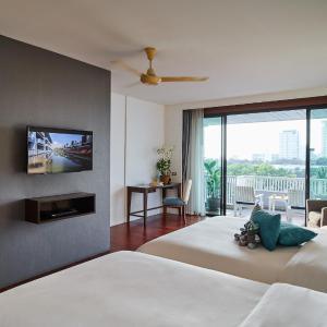 Mini Suite Balcony with Sea View (4 Adults)