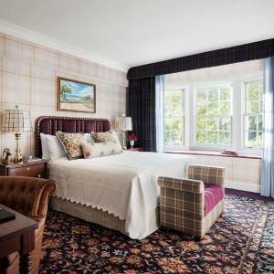 King Room with Bath Tub - Mobility Access