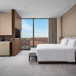 Junior King Suite