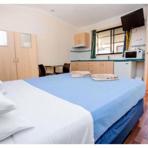 Economy Studio Room - Queen (No Bathroom)