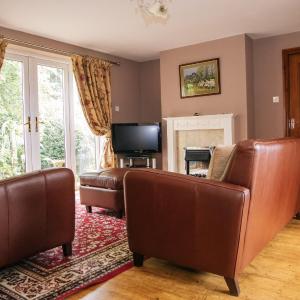 Cottage with Garden View