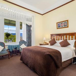 Queen Room with Mountain View